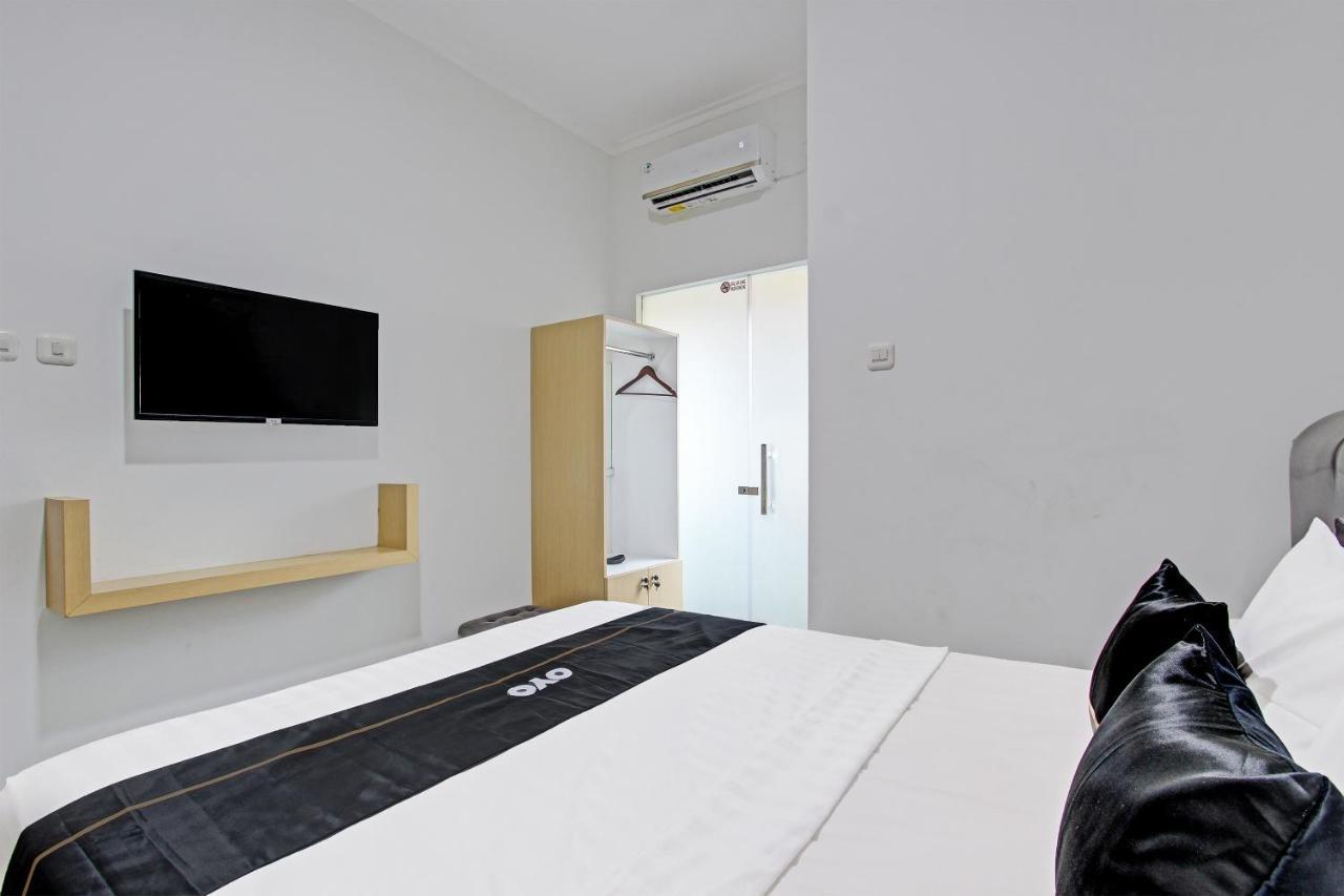 Capital O 91377 Mk Prime Syariah Hotel