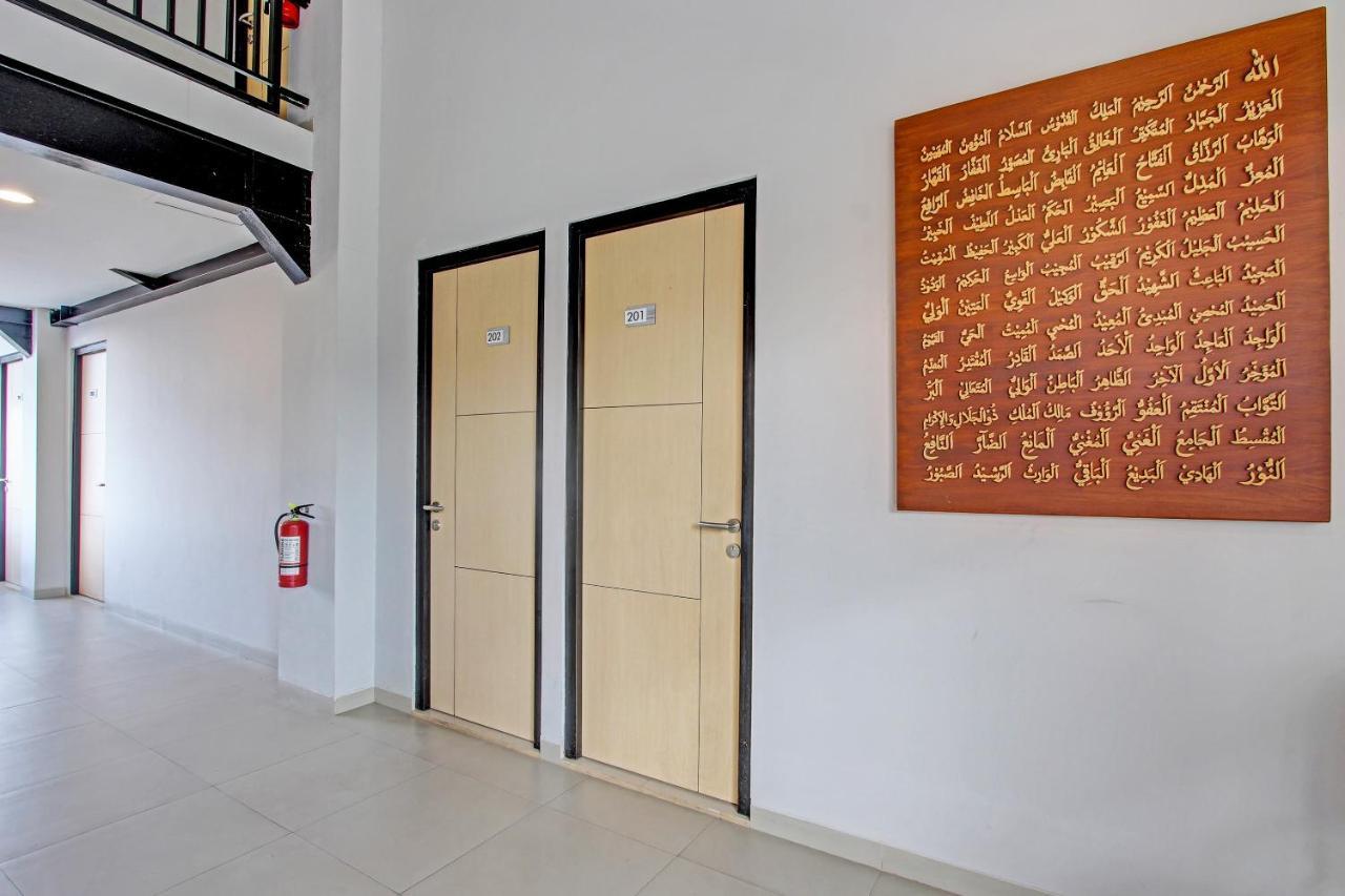 Capital O 91377 Mk Prime Syariah Hotel 3*